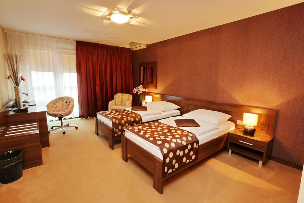 City Hotel Nitra Room photo